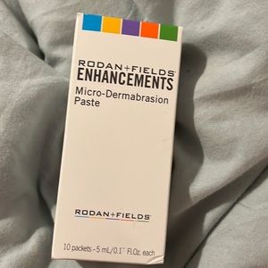Rodan and fields microdermabrasion paste packets